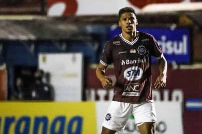 Giovane Gomez, centroavante do Caxias emprestado pelo Melaka United da Malásia.<!-- NICAID(14984155) -->