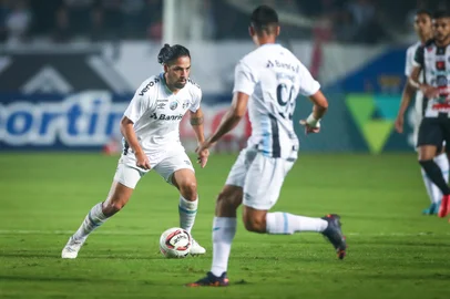 Gremio x OperarioFUTEBOL/CAMPEONATO BRASILEIRO 2022 /GREMIO X OPERARIO - ESPORTES - Lance da partida entre Gremio e Operario-PR disputada na noite desta quarta-feira, no Estadio Germano Kruger, em Ponta Grossa, em partida valida pela Campeonato Brasileiro 2022. FOTO: LUCAS UEBEL/GREMIO FBPAEditoria: SPOLocal: Ponta GrossaIndexador: Lucas UebelSecao: futebolFonte: Gremio.netFotógrafo: Gremio x Operario<!-- NICAID(15080572) -->