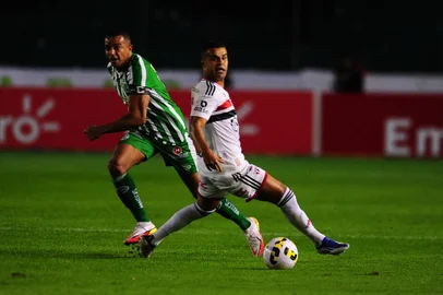 CAXIAS DO SUL, RS, BRASIL, 20/04/2022. Juventude x São Paulo, jogo de ida válido pela terceira fase da Copa do Brasil 2022 e realizado no estádio Alfredo Jaconi. (Porthus Junior/Agência RBS)<!-- NICAID(15074542) -->