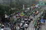 CAXIAS DO SUL, RS, BRASIL, 01/05/2022. Manifestanes se reunem na praça Dante Alighieri, no centro de Caxias, em ato a favor do presidente Jair Bolsonaro. (Bruno Todeschini/Agência RBS)<!-- NICAID(15083290) -->