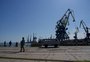 Rússia anuncia retirada de ilha estratégica ucraniana no Mar Negro