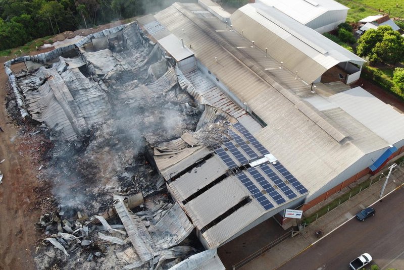 Empresa irá reconstruir fábrica de biscoitos atingida por incêndio em Mato Leitão<!-- NICAID(15085177) -->