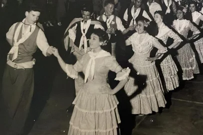 Grupo de dança do CTG Pagos da Saudade, de funcionários da Varig<!-- NICAID(15085238) -->