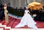 Looks das Kardashians no MET Gala são alvo de críticas nas redes sociais