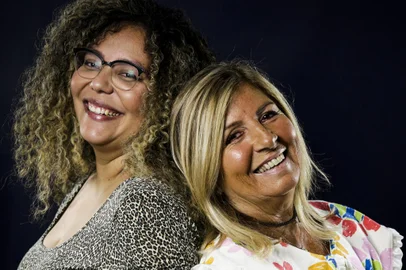 PORTO ALEGRE, RS, BRASIL, 02-05-2022: Diferenças, desafios e métodos de quem é mãe atualmente e há pelo menos 30 anos. Jéssica Rusch, 31 anos, mãe de duas meninas, com 1,5 mês e 7 anos, e Ana Lúcia Amorim, 65 anos, mãe de dois homens, com 36 e 37 anos. Foto: Mateus Bruxel / Agência RBSIndexador: Mateus Bruxel<!-- NICAID(15084249) -->
