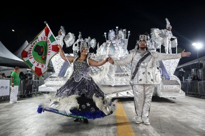 Escola de Samba Fidalgos e Aristrocratas foi a primeira a se apresentar na noite deste sábado