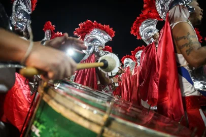 ***FOTOS EM BAIXA***2022.05.07 - Desfile da Fidalgos e Aristocratas: Fidalgos no Mundo da Lua, no noite do Grupo Ouro do carnaval de Porto Alegre. (Foto: ANDRÉ ÁVILA/ Agência RBS)<!-- NICAID(15090121) -->