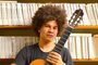 O canoense Tiago Marques, 24 anos, está com as malas prontas para embarcar rumo a Londres. Formado em música pela UFRGS, o jovem violonista foi aprovado em dois programas de mestrado no exterior, um deles Manhattan School of Music, em Nova York<!-- NICAID(15080060) -->