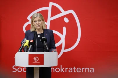 A primeira-ministra da Suécia, Magdalena Andersson, dá uma entrevista coletiva após uma reunião na sede do social-democrata no poder em Estocolmo, Suécia, em 15 de maio de 2022. sua oposição de décadas e abrindo caminho para o país apresentar um pedido de adesão.<!-- NICAID(15096682) -->