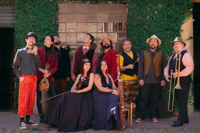 Arthur de Faria e Tum Toin Foin lançam o álbum homônimo de estreia<!-- NICAID(15095455) -->