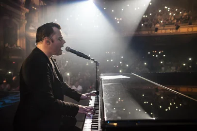 Marc Martel, voz de Freddie Mercury nas músicas do filme Bohemian Rhapsody, se apresenta no Brasil. The Ultimate Queen Celebration traz o cantor para o Rio, SP e Porto Alegre em maio de 2020.<!-- NICAID(14236570) -->