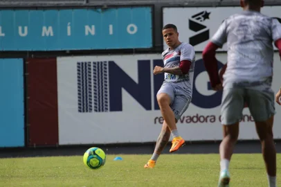 Centroavante Batista retornou aos treinamentos no Caxias nesta semana<!-- NICAID(15101833) -->