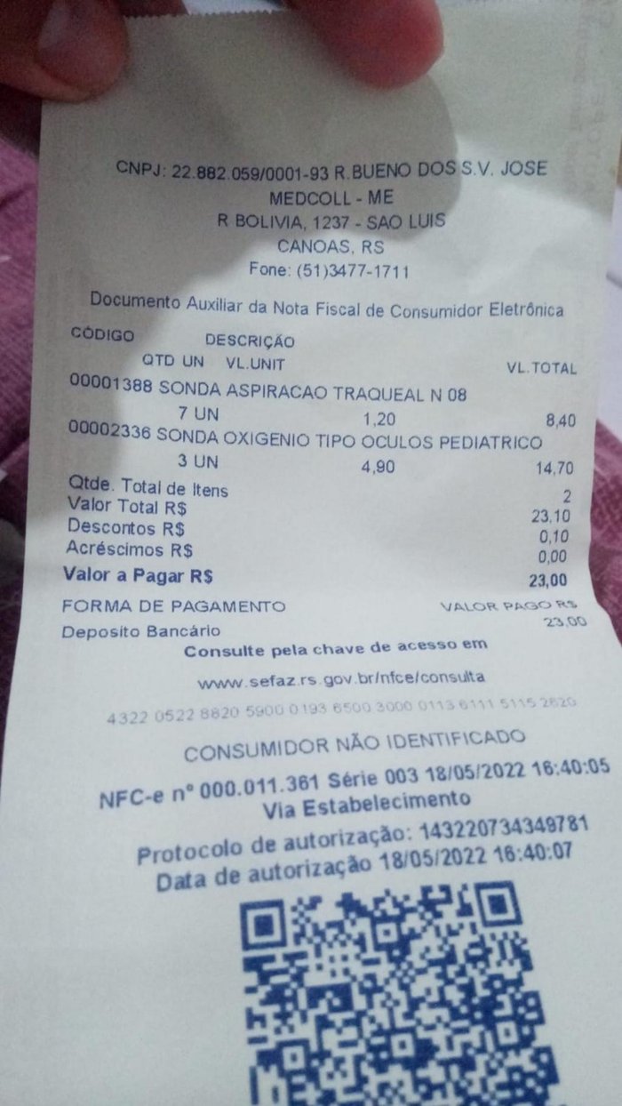 Mãe de uma bebê internada no hospital comprou material para a criança com dinheiro do próprio bolso