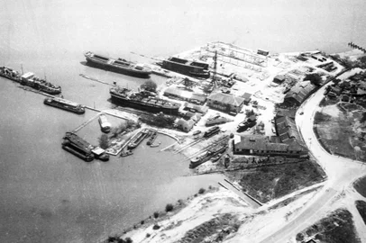 Imagem aérea do pontal do Estaleiro Só. Reprodução feita em 23/03/1999 a partir de foto do Museu de Porto Alegre.envelope: 233837<!-- NICAID(2884429) -->