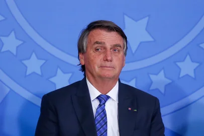 Brazils President Jair Bolsonaro attends a ceremony to announce new measures for the Entrepreneurial Brazil credit program at the Planalto Palace in Brasilia, on May 25, 2022. (Photo by Sergio Lima / AFP)Editoria: POLLocal: BrasíliaIndexador: SERGIO LIMASecao: governmentFonte: AFPFotógrafo: STR<!-- NICAID(15107910) -->