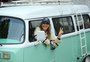 Na estrada, viajando sem pressa, como nos velhos tempos: conheça Lu Gastal e a Kombi Erva-mate