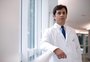 Oncologista do Hospital Moinhos de Vento conquista disputado prêmio mundial com pesquisa para tratar câncer de próstata