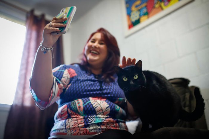 Penny, a gata, aparece entre as publicações