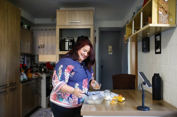 Monica começou nas redes postando suas produções na cozinha