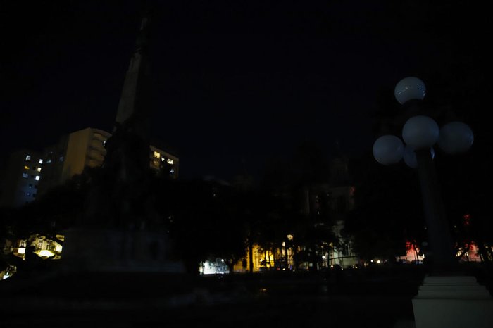 Luminárias da década de 1920 tinham sido restauradas com tecnologia LED