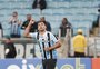 Grêmio ganha depois de 38 dias e cola no G-4