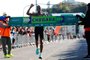 GEILSON DOS SANTOS vence a prova masculina da Maratona Internacional de Porto Alegre - EM BAIXA<!-- NICAID(15121835) -->