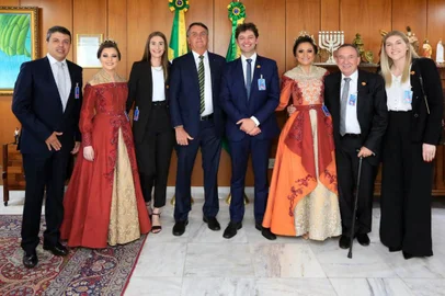 Comitiva do Festiqueijo 2022 entrega convite ao Presidente da República Jair Bolsonaro<!-- NICAID(15123778) -->