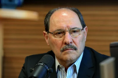 PORTO ALEGRE, RS, BRASIL, 13/09/2018 - Candidato José Ivo Sartori na rádio. (FOTOGRAFO: JÚLIO CORDEIRO / AGENCIA RBS)<!-- NICAID(13737948) -->