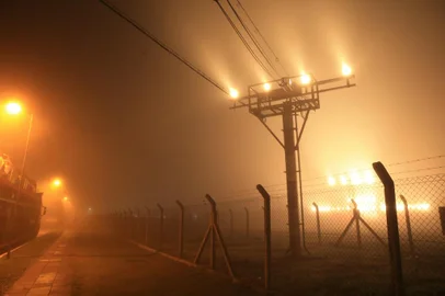 PORTO ALEGRE,RS,BRASIL.2022,06,20.Cerração no Aeroporto Salgo Filho, atrasa pousos e decolagens.(RONALDO BERNARDI/AGENCIA RBS).<!-- NICAID(15127869) -->