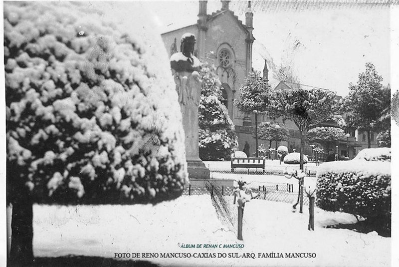 Neve em Caxias, 1941, Praça Dante Alighieri, Reno Mancuso<!-- NICAID(9713492) -->