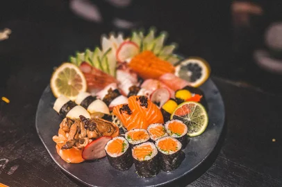 yakusa sushi, destemperados, sushi, sequência, sunomono, combinado de sushi, carpaccio<!-- NICAID(15131615) -->