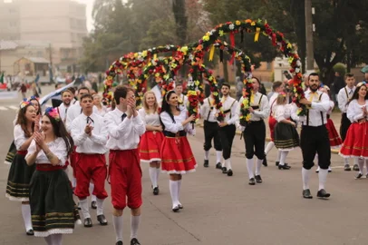 Desfile termático do 31º Festiqueijo realizado em Carlos Barbosa<!-- NICAID(15133317) -->