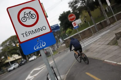 Porto Alegre, RS, Brasil - 27/06/2022 - Ciclovia que acaba em lugar nenhum. (Foto: Anselmo Cunha/Agência RBS)<!-- NICAID(15133808) -->