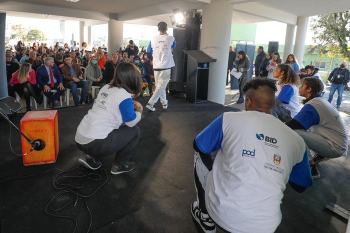 Cerimônia de inauguração teve apresentações musicais realizadas pelos jovens