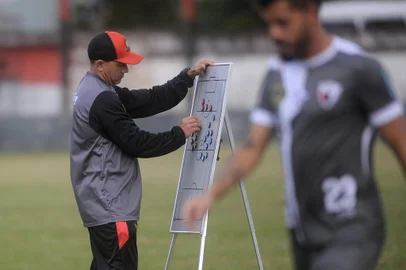 GARIBALDI, RS, BRASIL, 28/06/2022 - Fotos de Iarley, ex-jogador do Inter que vai comandar o time de Garibaldi na Terceirona. (Marcelo Casagrande/Agência RBS)<!-- NICAID(15134822) -->
