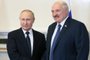 Russian President Vladimir Putin (L) shakes hands with his Belarusian counterpart Alexander Lukashenko during their meeting in Saint Petersburg, on June 25, 2022. (Photo by Mikhail Metzel / SPUTNIK / AFP)<!-- NICAID(15138555) -->