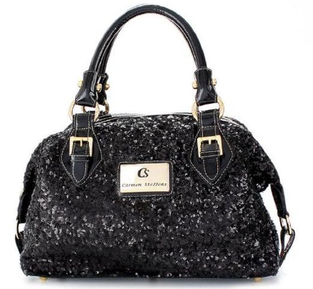 Carmen Steffens, bolsa baú<!-- NICAID(8014786) -->