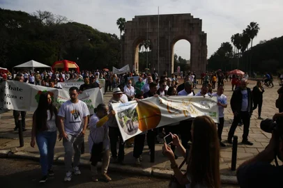 24 Caminhada pela vida, no brique na redenção. Evento também ofereceu testes de HIV e hepatites com o Ônibus Fique Sabendo.<!-- NICAID(15144870) -->