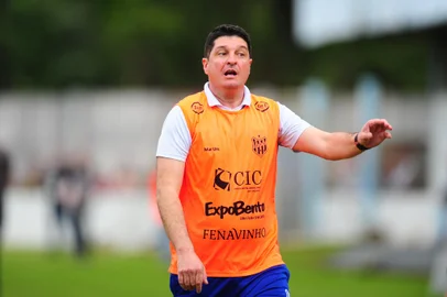 LAJEADO, RS, BRASIL, 10/07/2022. Lajeadense x Esportivo, jogo da volta, válido pela semifinal da segunda divisão do Campeonato Gaúcho (Gauchão Série A2 2022), e realizado no estádio Alviazul, em Lajeado. (Porthus Junior/Agência RBS)<!-- NICAID(15145309) -->