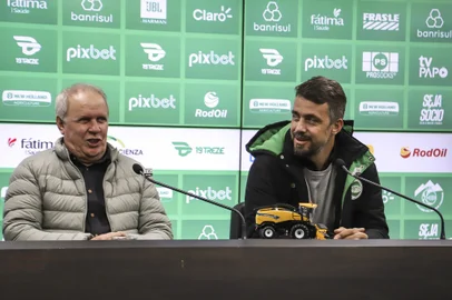 Juventude apresenta novo executivo de futebol, Michel Alves<!-- NICAID(15148351) -->