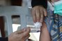 O menino Thomas Schneider, 4 anos, toma sua primeira dose de vacina contra a Covid-19  no Centro Municipal de Saúde Píndaro de Carvalho Rodrigues, na Gávea, zona sul da cidade. A cidade do Rio inicia hoje(15) a vacinação de crianças de 4 anos de idade contra a covid-19.<!-- NICAID(15149718) -->