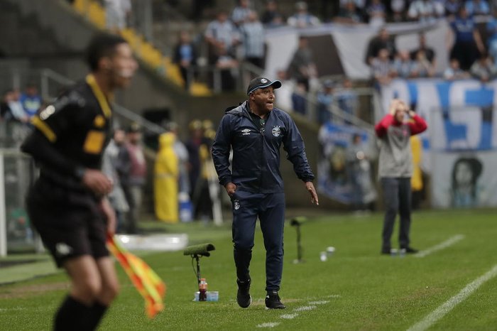 Grêmio faz 3 a 0 no Tombense, completa 12 jogos sem perder e se