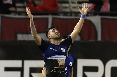 Talleres forward Nahuel Bustos celebrates after scoring a goal against River Plate during an Argentina First Division Superliga Tournament football match at the Monumental stadium, in Buenos Aires, on August 25, 2019. (Photo by ALEJANDRO PAGNI / AFP)Editoria: SPOLocal: Buenos AiresIndexador: ALEJANDRO PAGNISecao: soccerFonte: AFPFotógrafo: STR<!-- NICAID(15158650) -->