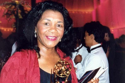 Foto tirada no 45º Emmy Awards 19/09/93- Governors Ball - Permissão concedida para copiar, publicar ou postar, mas por favor credite foto de Alan Light se puder<!-- NICAID(15161015) -->