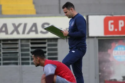 O técnico Thiago Carvalho na preparação do Caxias para o primeiro jogo da segunda fase da Série D do Campeonato Brasileiro.<!-- NICAID(15155877) -->