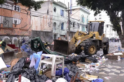 SÃO PAULO, SP, 21-05-2017.  Com o fim da megaoperação policial que cumpriu na madrugada e manhã deste domingo (21) 28 mandados judiciais contra traficantes que atuavam na região da cracolândia, a Prefeitura de São Paulo passou a ter condições de realizar os trabalhos de acolhimento e tratamento aos dependentes químicos, assistência às pessoas em situação de rua e reurbanização da regiãoFoto: EDUARDO OGATA/SECOMIndexador:                                 <!-- NICAID(12924751) -->
