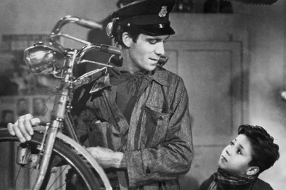 Gastronomia, cinema, teatro e música no Forqueta Cultural de agostoProgramação gratuita vai de sexta até segunda no bairroUm clássico do cinema italiano ¿ ¿Ladrões de Bicicleta¿, de Vittorio de Sica ¿ e uma iguaria da culinária colonial da Serra, o pien, abrem a programação de agosto do Forqueta Cultural. A agenda gratuita de cultura e lazer une cinema, gastronomia, filó, teatro na praça central e atividades em outros pontos do bairro de sexta a segunda-feira (5 a 8). A programação vai até setembro e esta é a terceira edição do projeto realizado pelo Ponto de Cultura Costurando Sonhos e Varsóvia Educação e Cultura.na foto: Filme Ladrões de Bicicleta<!-- NICAID(15165897) -->