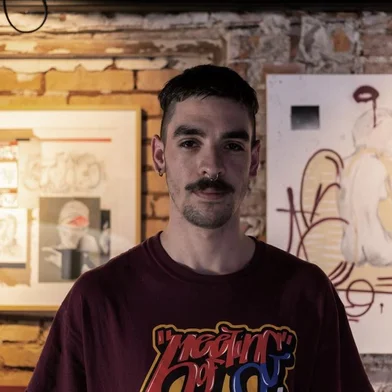 Artista Stang, natural de Caxias do Sul.<!-- NICAID(15167018) -->