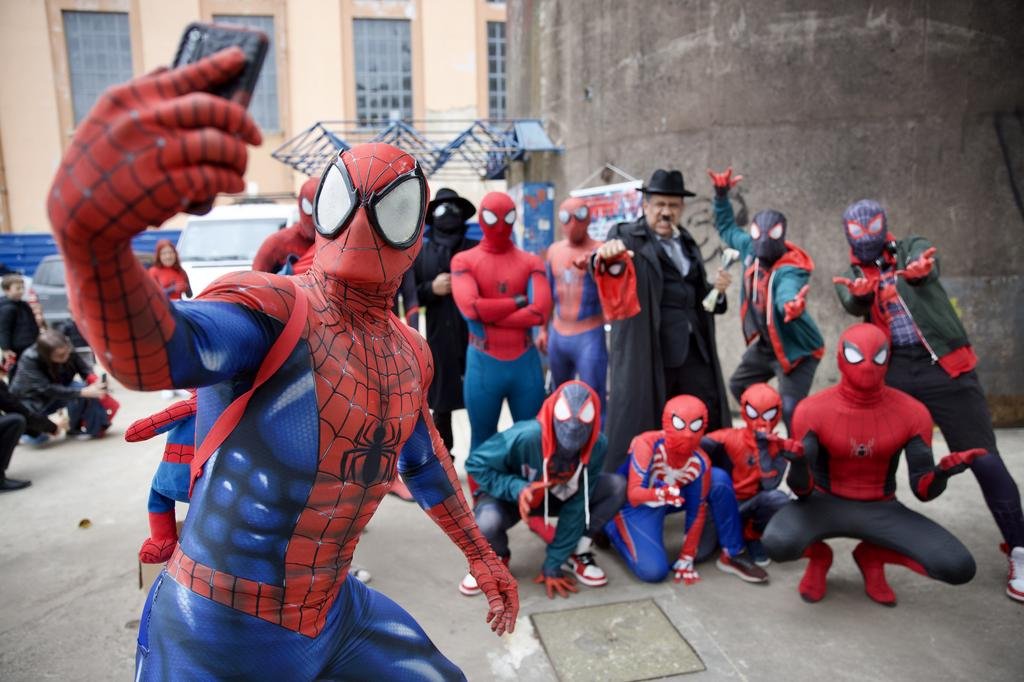 Encontro de cosplay de Homem-Aranha transforma o Gasômetro em