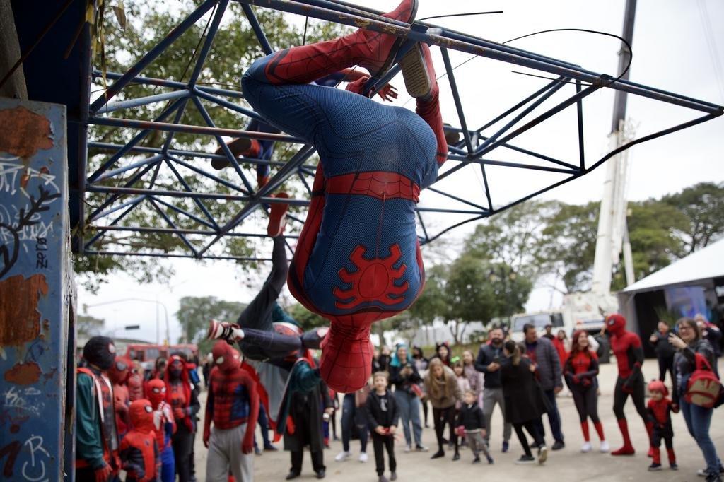 Encontro de cosplay de Homem-Aranha transforma o Gasômetro em